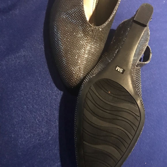 Shoes - Picture 6 of 6